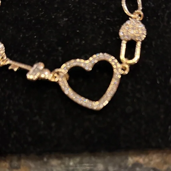 Gold Heart and Key 18k GP Bracelet - Picture 3 of 3